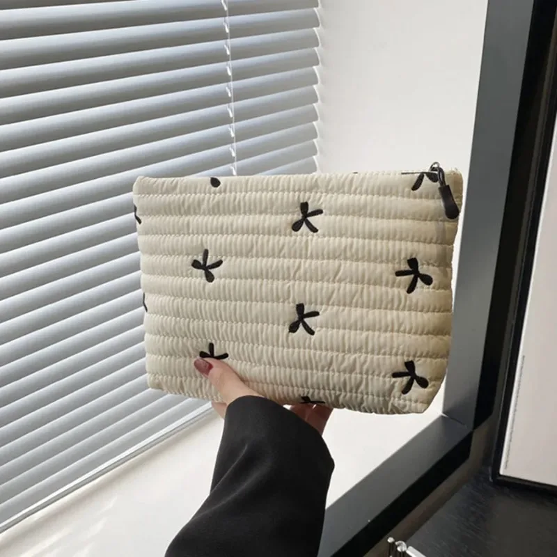 Urocza kosmetyczka z zamkiem b – Cosmetic Bags recenzja i cena